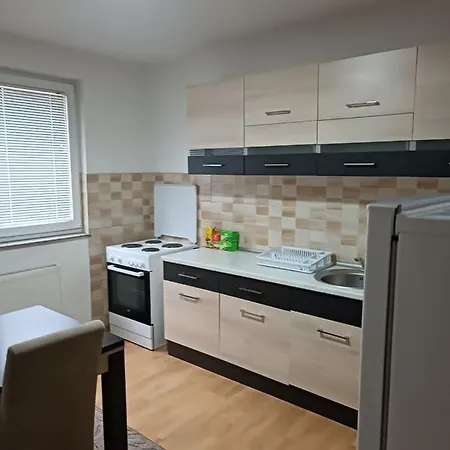 2bdr With Balcony With View- Free Parking 招待所 塞拉耶佛