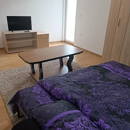 2bdr With Balcony With View- Free Parking *