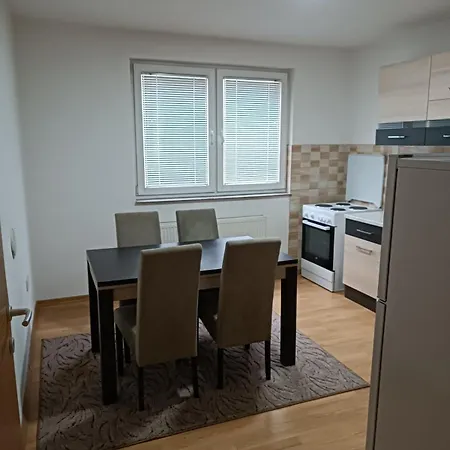 2bdr With Balcony With View- Free Parking 招待所 塞拉耶佛