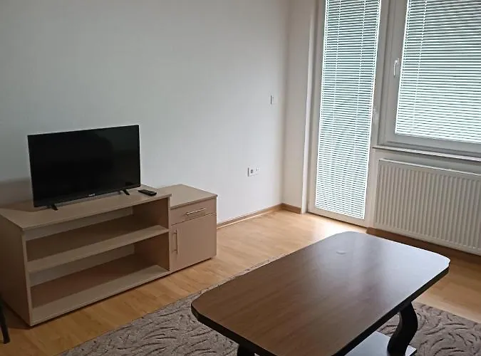 2bdr With Balcony With View- Free Parking 招待所