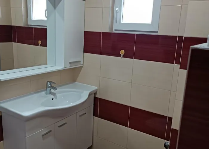 2bdr With Balcony With View- Free Parking *