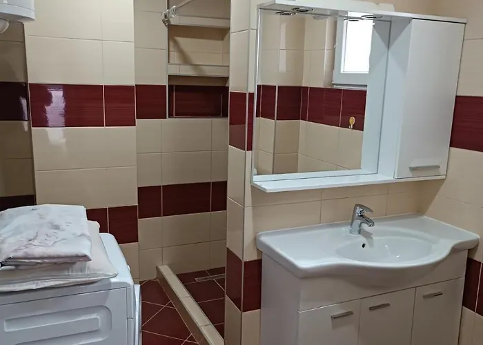 2bdr With Balcony With View- Free Parking 招待所